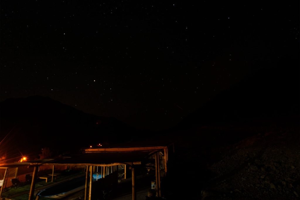 Instalaciones iluminadas de noche