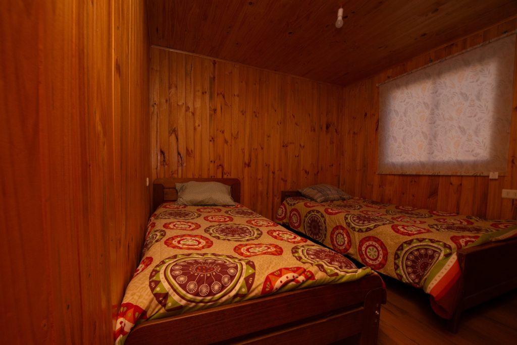 Dormitorio con camas individuales